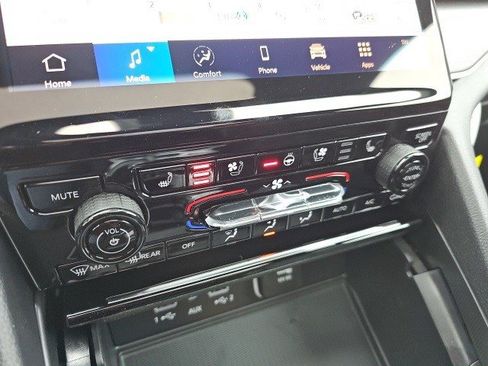 New 2025 Jeep Grand Cherokee Limited w/ Luxury Tech Group II image 25