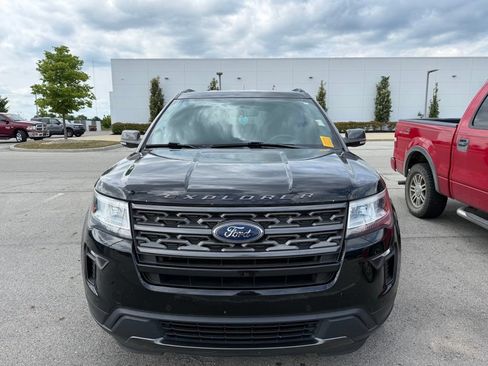 Used 2018 Ford Explorer XLT w/ Equipment Group 202A AWD/4WD image 3
