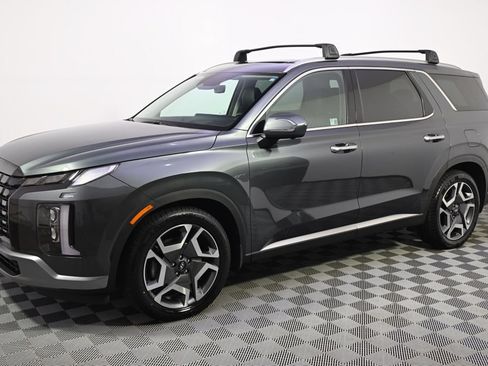 Used 2024 Hyundai Palisade Limited AWD/4WD image 2