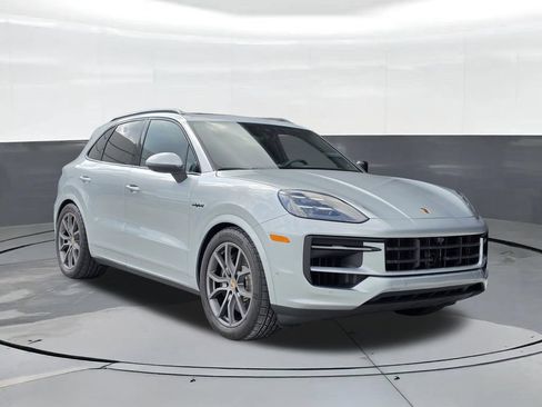 Certified 2026 Porsche Cayenne E-Hybrid AWD/4WD image 6