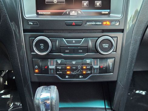 Used 2016 Ford Explorer XLT w/ Equipment Group 202A FWD image 26
