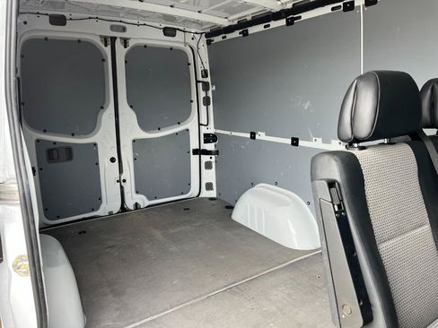 Used 2015 Mercedes-Benz Sprinter 2500 image 18