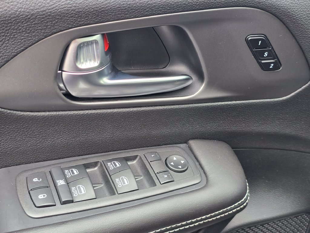 Used 2027 Chrysler Pacifica Select w/ S Appearance Package FWD image 24
