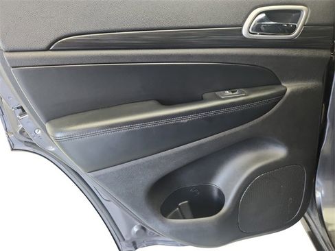 Used 2019 Jeep Grand Cherokee Altitude image 23