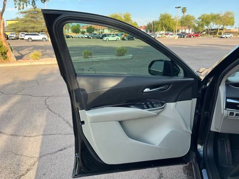 Used 2020 Cadillac XT4 Luxury w/ Cold Weather Package image 23