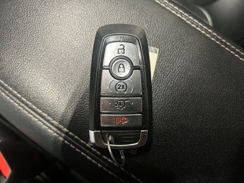 Certified 2025 Ford Escape Platinum AWD/4WD image 28