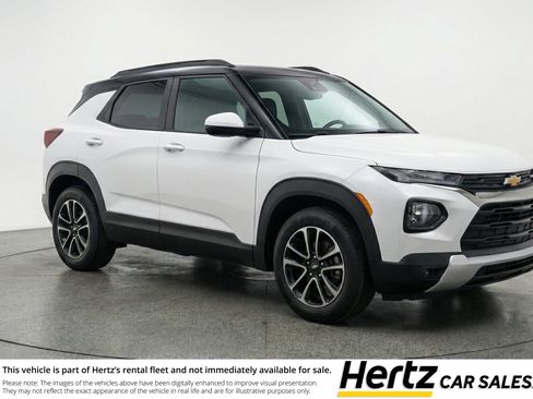 Used 2025 Chevrolet TrailBlazer LT image 1