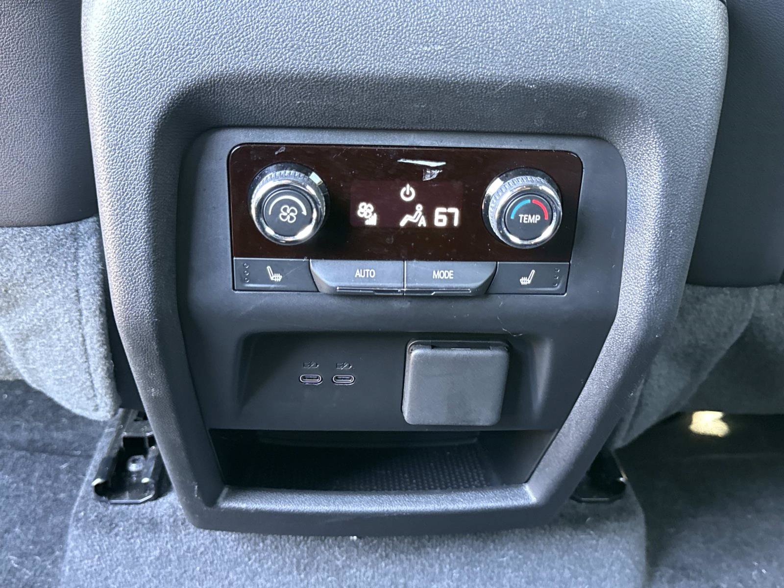 Used 2025 Chevrolet Traverse RS FWD image 32