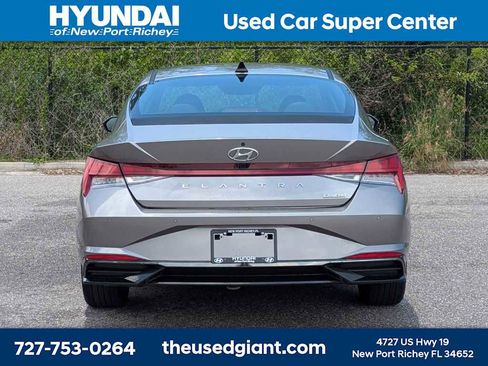 Used 2022 Hyundai Elantra Limited w/ Cargo Package FWD image 4
