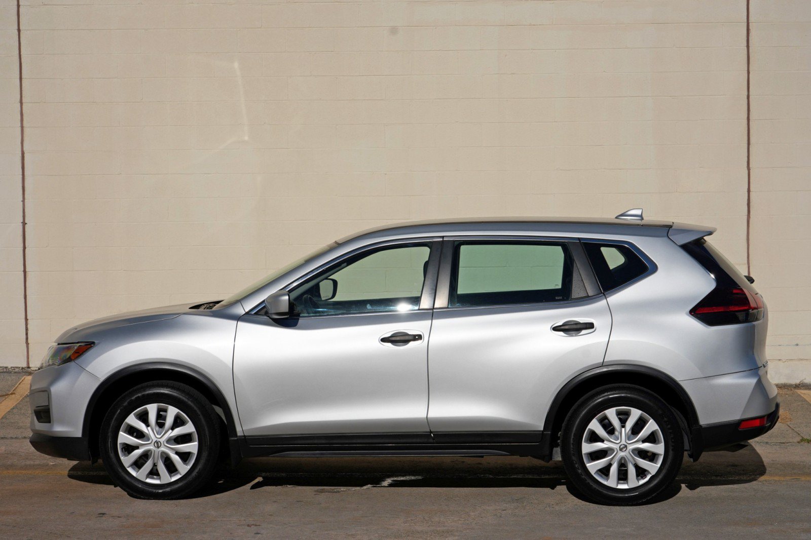 Used 2019 Nissan Rogue S FWD image 41