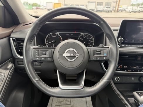 Used 2023 Nissan Rogue SL AWD/4WD image 16