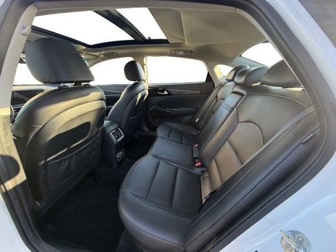 Used 2020 Kia Cadenza Limited image 27