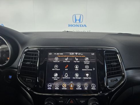 Used 2019 Jeep Grand Cherokee Altitude image 18