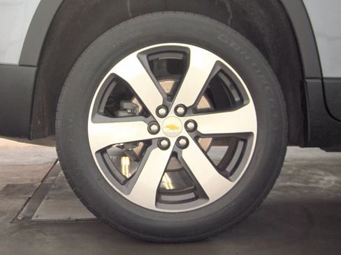 Used 2021 Chevrolet Traverse LT w/ LT Premium Package image 12