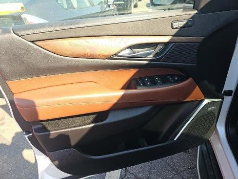 Used 2020 Cadillac Escalade Luxury image 5