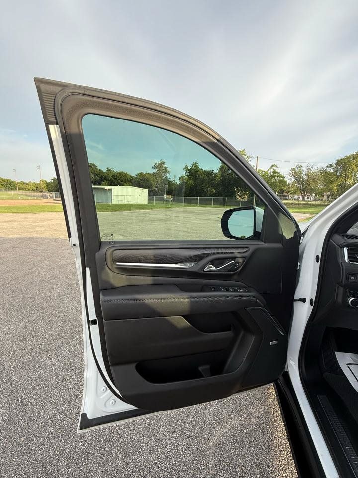 Used 2021 GMC Yukon Denali w/ Denali Premium Package AWD/4WD image 10