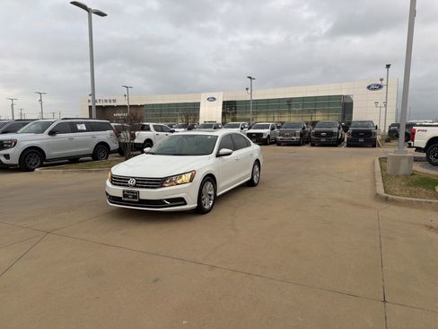 Used 2018 Volkswagen Passat 2.0T SE image 28