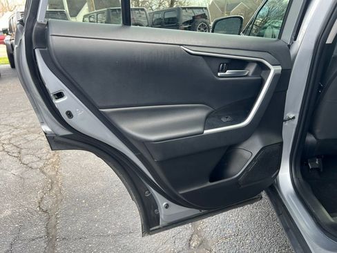 Used 2022 Toyota RAV4 XLE image 19