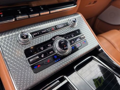Used 2020 Lincoln Aviator Black Label Grand Touring w/ Class IV Trailer Tow Package AWD/4WD image 37