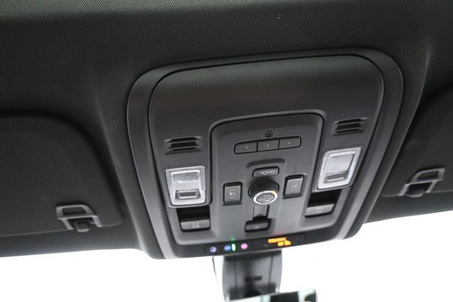 Used 2022 Chevrolet Suburban High Country AWD/4WD image 12