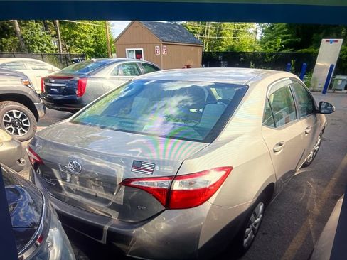 Used 2015 Toyota Corolla LE FWD image 3
