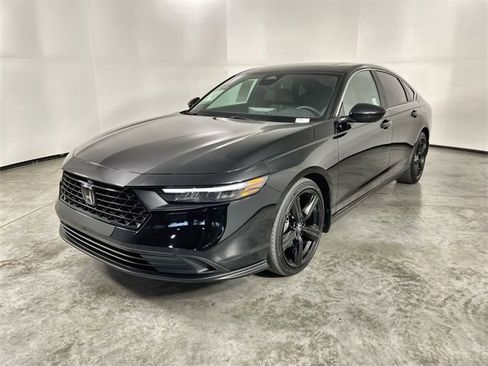 Used 2024 Honda Accord Sport image 4