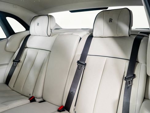 Used 2019 Rolls-Royce Phantom Sedan image 35