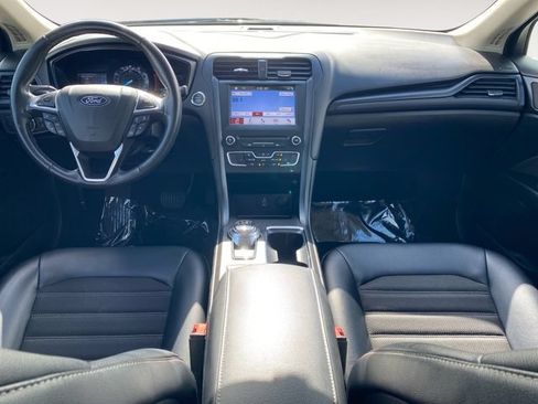 Used 2018 Ford Fusion SE w/ Equipment Group 201A FWD image 10