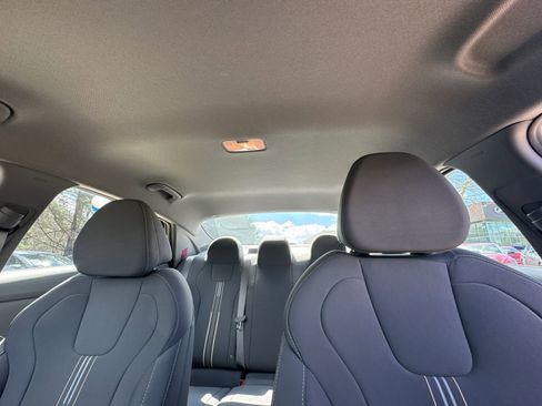 Certified 2025 Hyundai Elantra Sport image 31