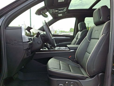 Used 2025 Cadillac Escalade Premium Luxury AWD/4WD image 15