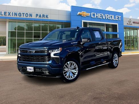 Used 2023 Chevrolet Silverado 1500 RST w/ Convenience Package II image 2