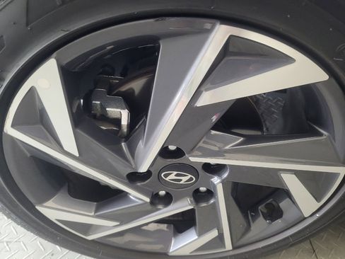 Used 2025 Hyundai Elantra SEL FWD image 31