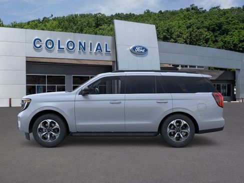 New 2026 Ford Expedition Active image 3