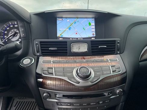 Used 2019 INFINITI Q70 L 3.7 AWD/4WD image 16
