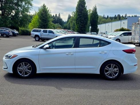 Used 2017 Hyundai Elantra SE FWD image 4