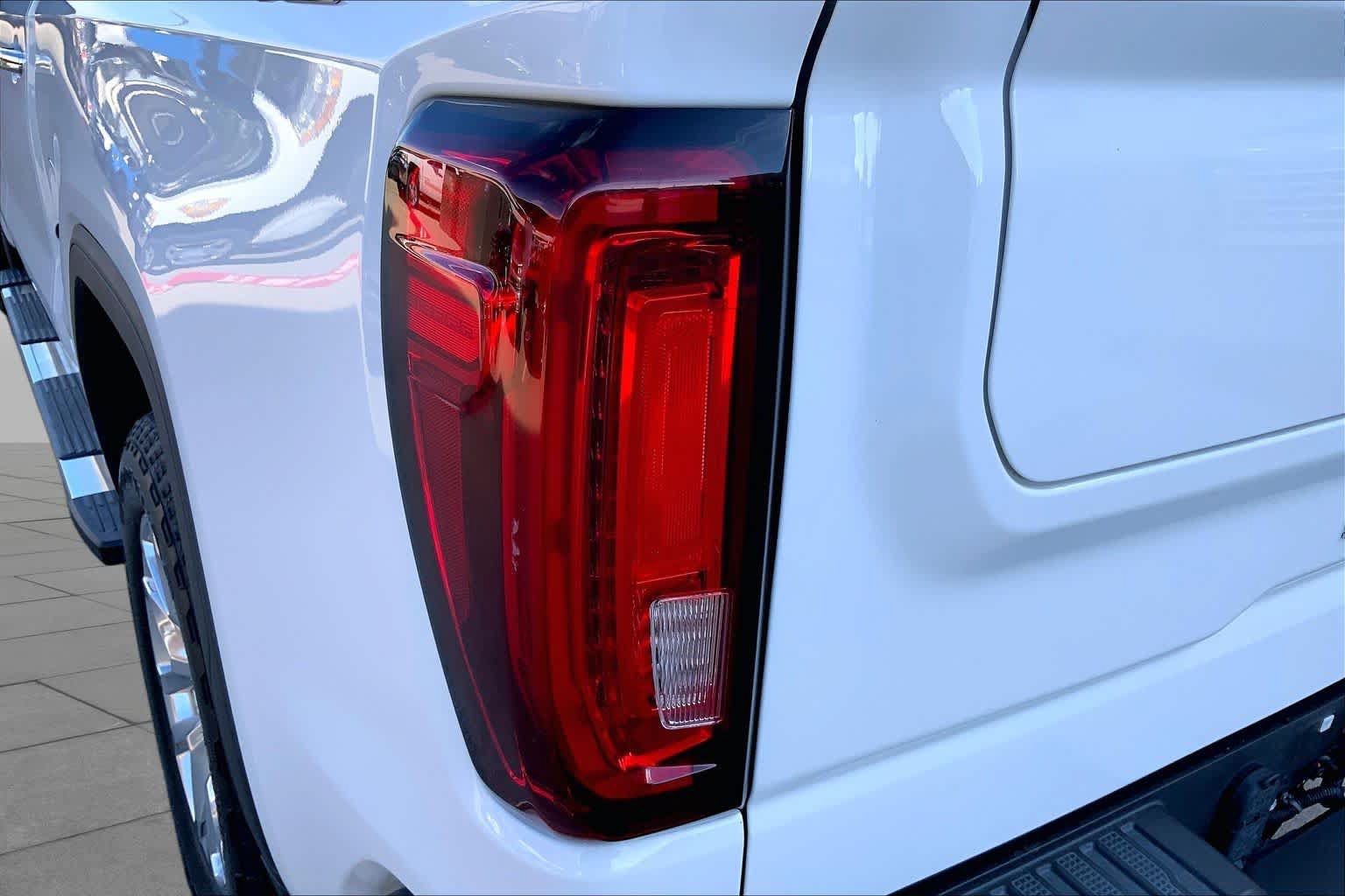 Used 2019 GMC Sierra 1500 SLT w/ SLT Premium Plus Package AWD/4WD image 28