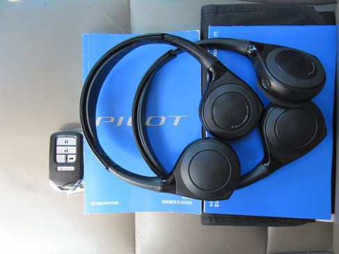 Used 2018 Honda Pilot Touring image 30