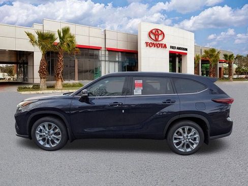 New 2026 Toyota Highlander Limited image 8