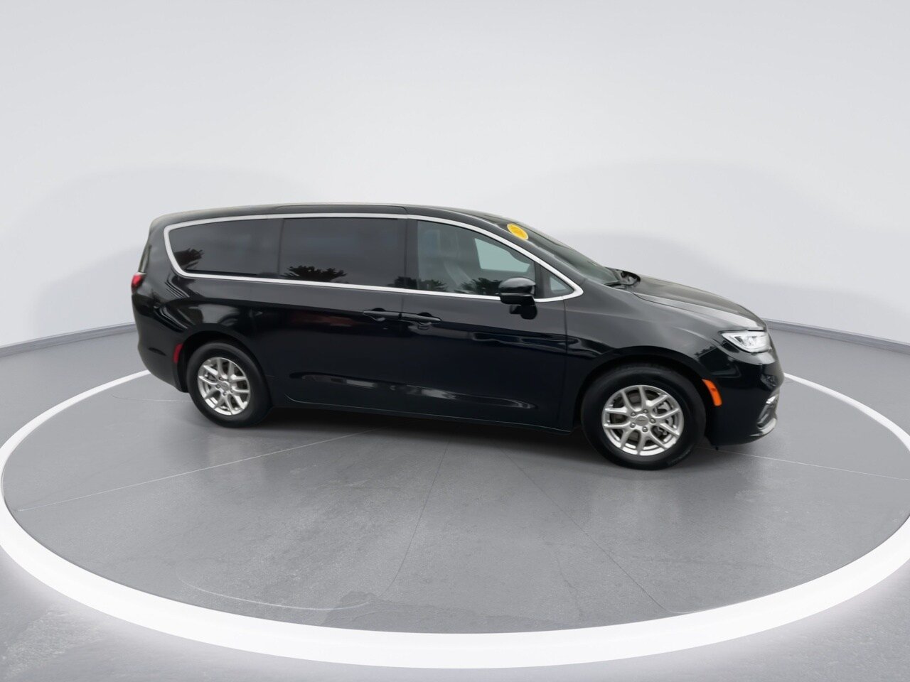 Used 2025 Chrysler Pacifica Select FWD image 23