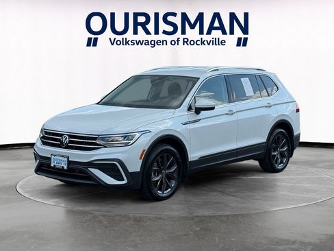 Used 2023 Volkswagen Tiguan SE FWD image 2