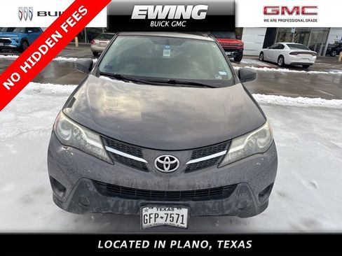 Used 2015 Toyota RAV4 LE image 2