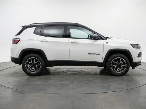 Used 2025 Jeep Compass Trailhawk AWD/4WD image 11