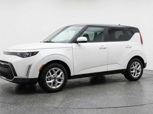 Used 2025 Kia Soul LX w/ LX Technology Package image 3