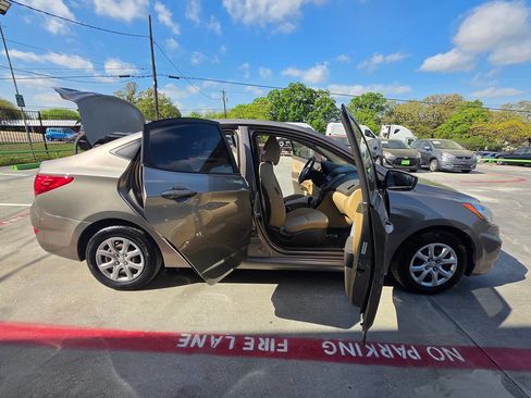 Used 2013 Hyundai Accent GLS image 32