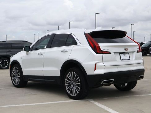 Used 2024 Cadillac XT4 Premium Luxury FWD image 3