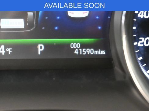 Used 2020 Toyota Camry XLE FWD image 18