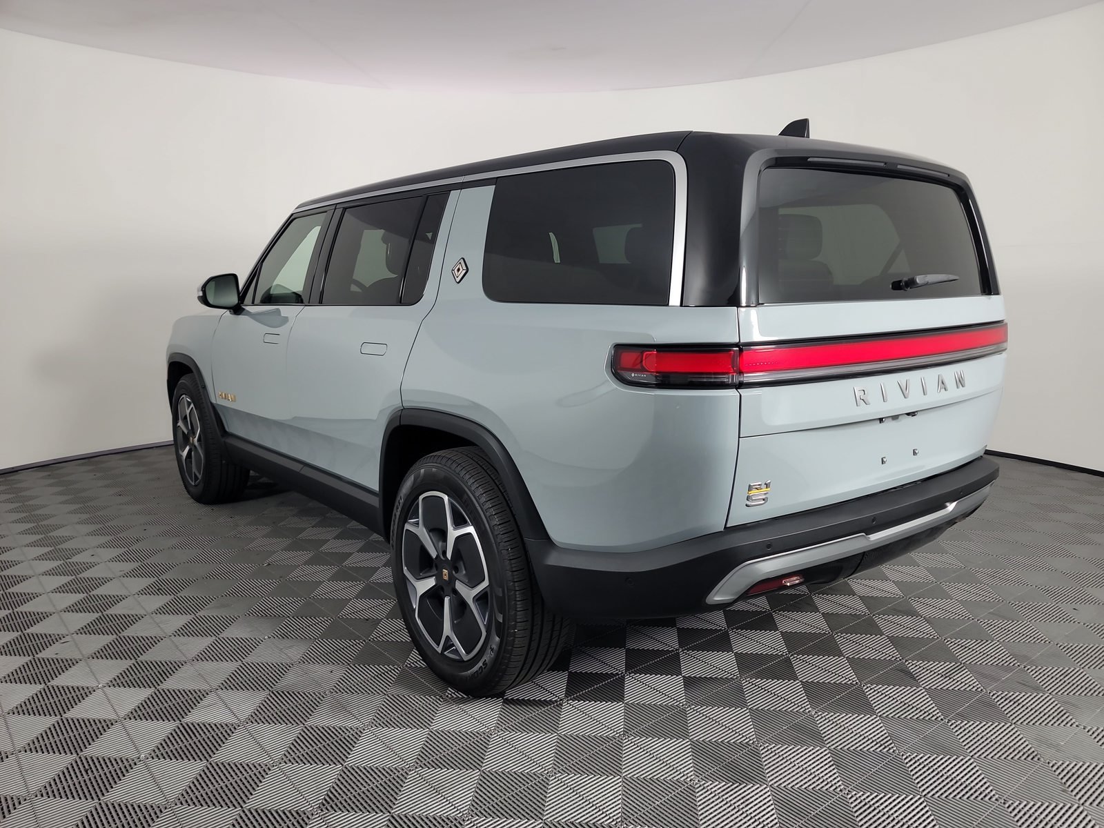 Used 2023 Rivian R1S Adventure Quad AWD/4WD image 3