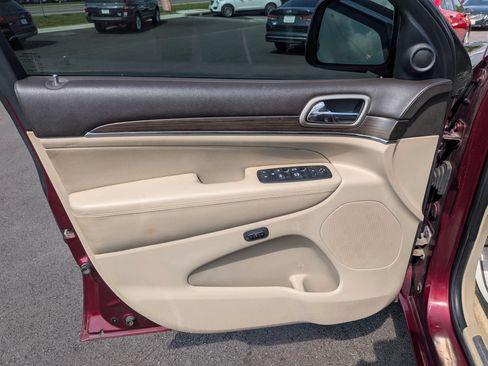 Used 2017 Jeep Grand Cherokee Overland AWD/4WD image 19