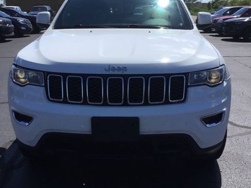 Used 2019 Jeep Grand Cherokee Laredo AWD/4WD image 8