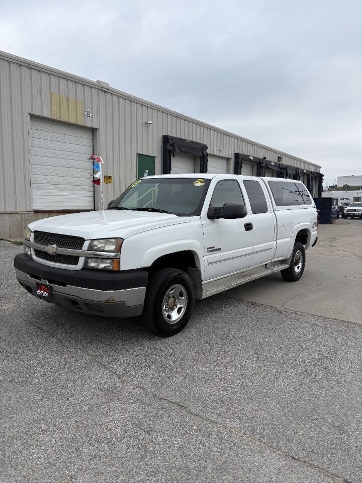 Used 2003 Chevrolet Silverado 2500 LS AWD/4WD image 3